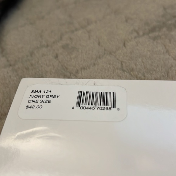 Ivory Gray Steve Madden Scarf and Hat set NWT - Picture 4 of 4